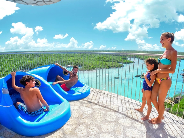 Disfruta de los toboganererererereres que hay en el mirador