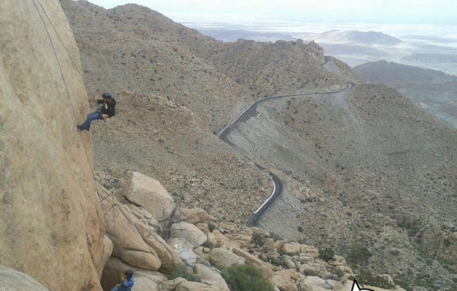 Rappel en las rocas