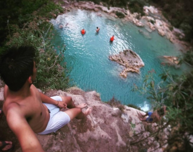 Nadando en la poza