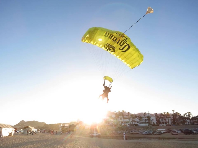 paracaidas amarillo