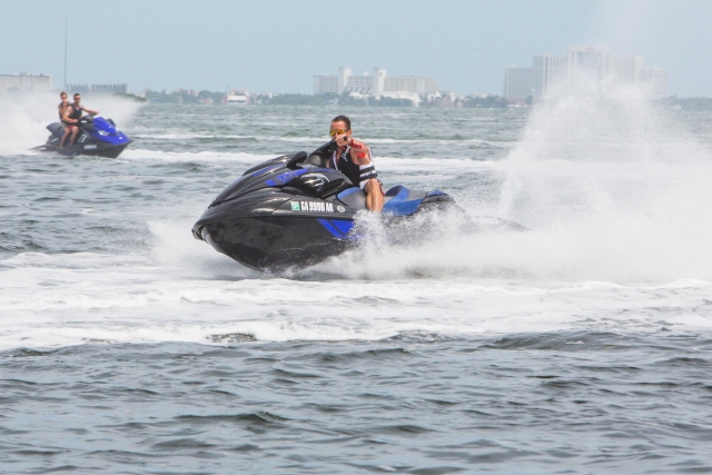A todo motor sobre el agua