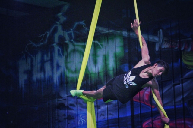 Haz acrobacias de lo mas increibles.