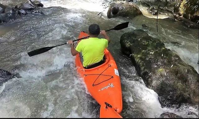 vive la aventura de los kayak