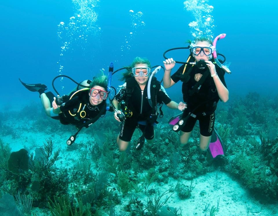 buceo con los amigos. buceo con los amigos.