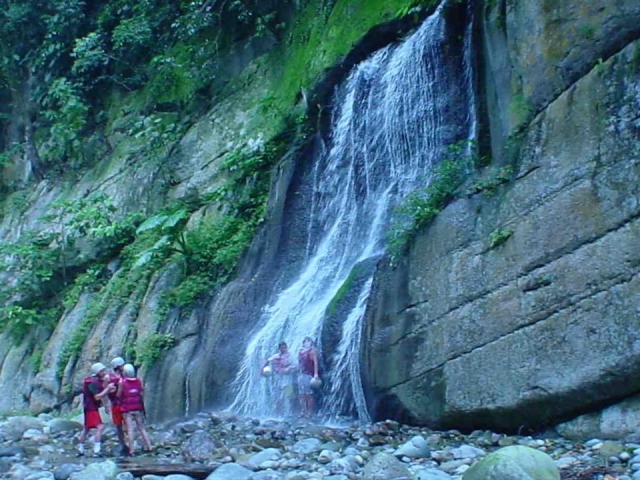 En cascada.