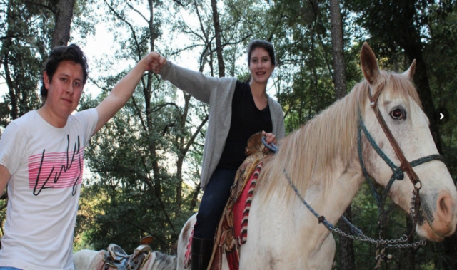 Ruta a caballo en pareja..