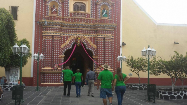 Conociendo la iglesia sobre la pirámide