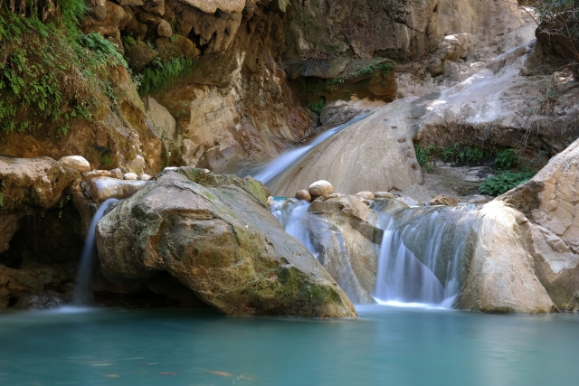 El agua en las rocas