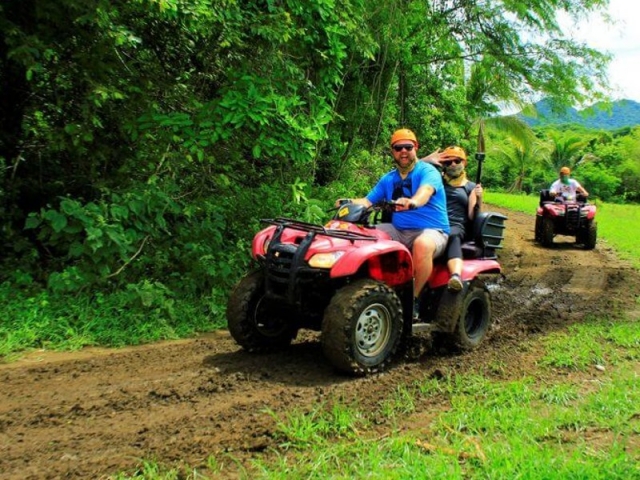 Conduciendo un atv
