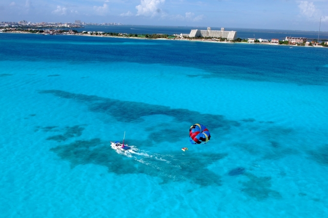 Disfruta del hermoso azul turquesa de Cancún
