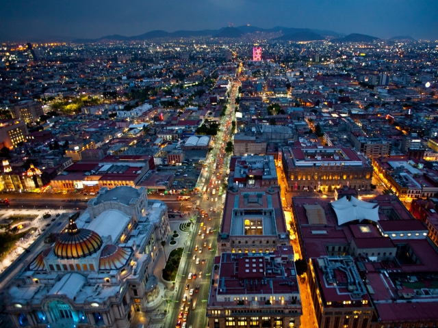Vista nocturna de la ciudad