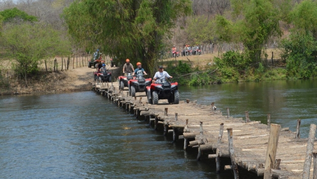 Ven con tus amigos al visita guiada cuatrimoto