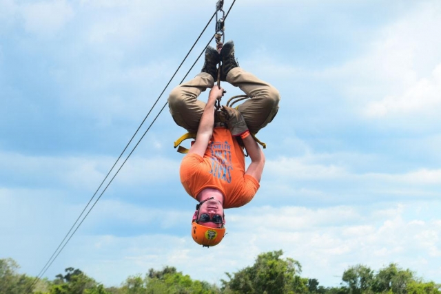 acrobacias en tirolina
