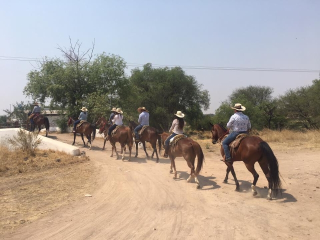 rutas a caballo en grupo