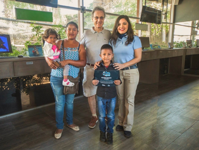 acompaña a la familia