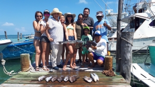 Pescar desde barco 37 ft en Cancún 6 horas