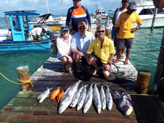 Barco 37 ft para pescar en Cancún 8 horas