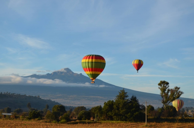 Volando cerca de los volcanes