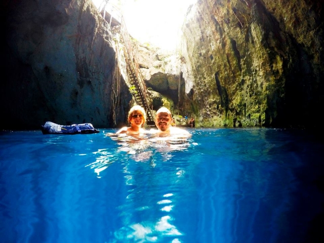 Nadando en el cenote