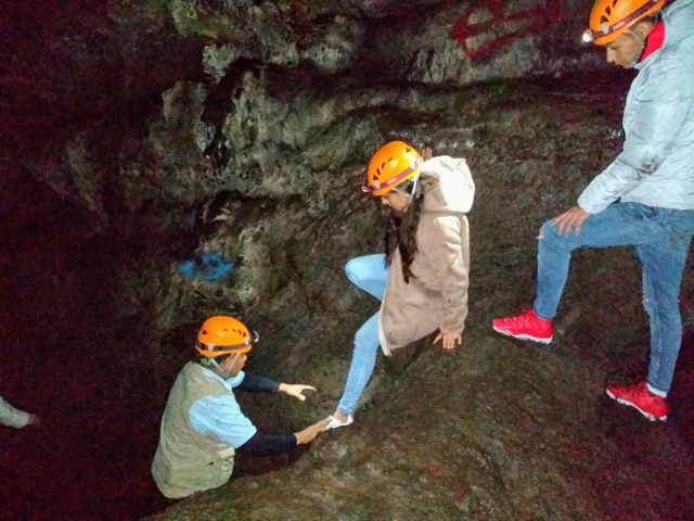 Accediendo a zonas de la cueva