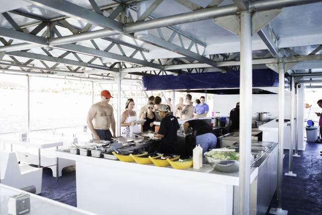 Incluye buffet mexicano a bordo