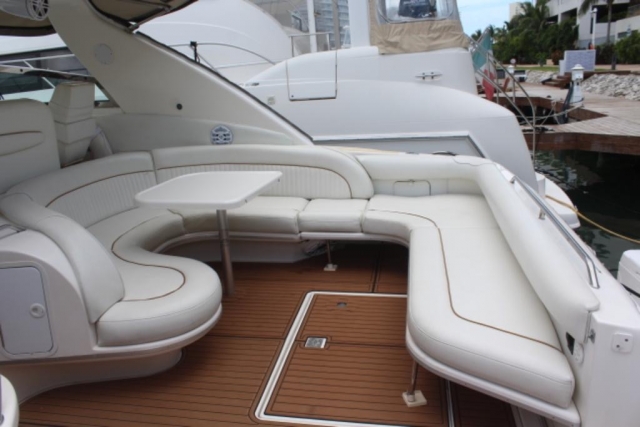 Sala exterior del yate