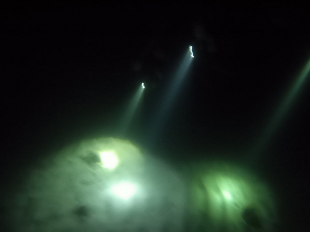 Buceo con linternas