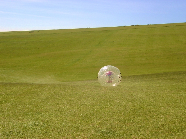 Zorbing en el césped