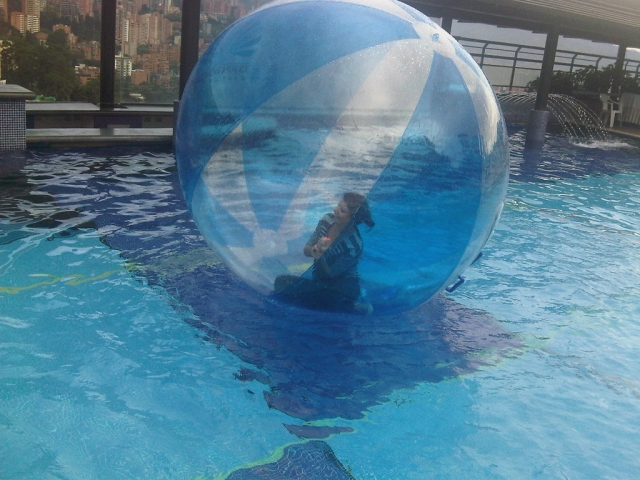 Diversión a lo grande con el zorbing de agua
