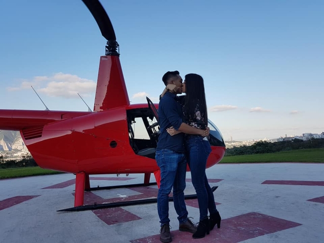 Enamorados celebrando