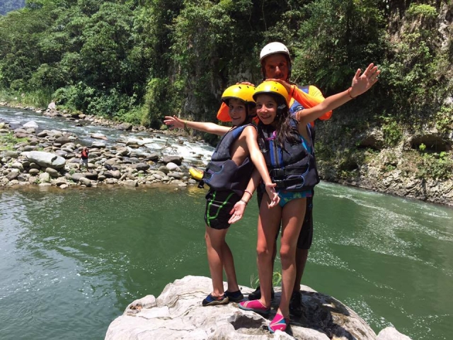 Listos para los clavados al río