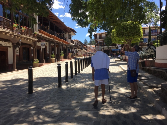 Camina por el centro de Mazamitla