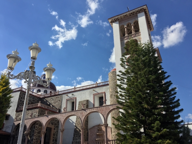 Vista de la parroquia por fuera