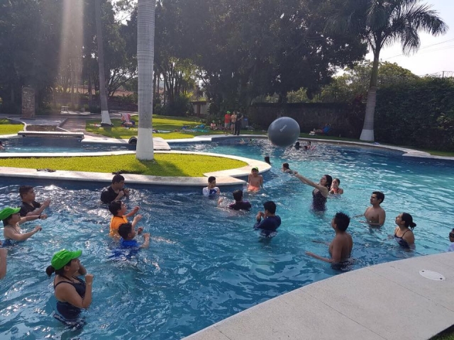 Juegos en la piscina