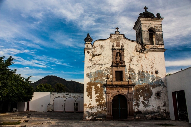 Ve a conocer la iglesia de Tira