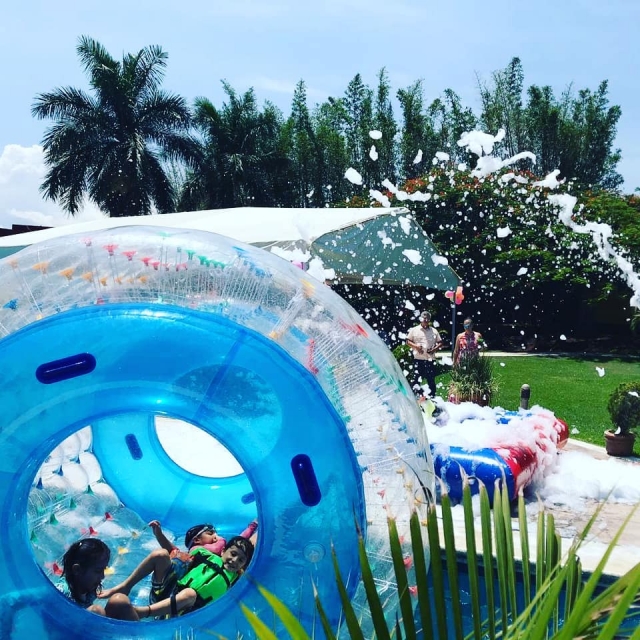 Roller zorb en césped