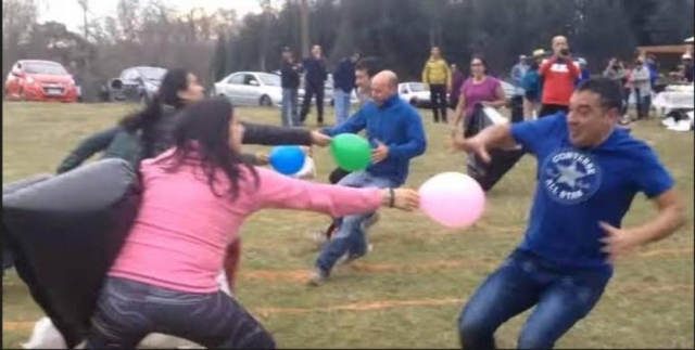 Diviértete con el juego de globo