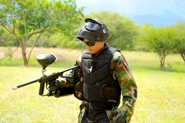 Paintball con arco en parque acuático