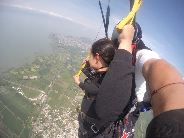 Disfrutando del salto en paracaídas