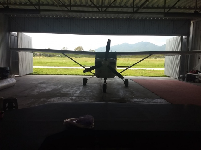 Avión listo para saltar en Celaya