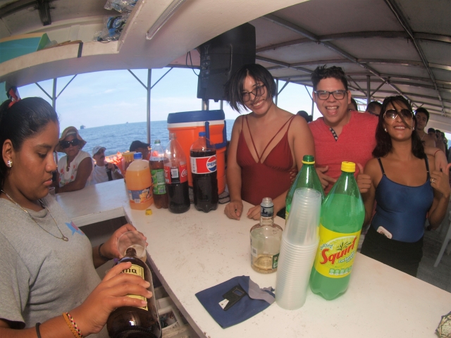 Paseo en catamarán con bebidas incluidas