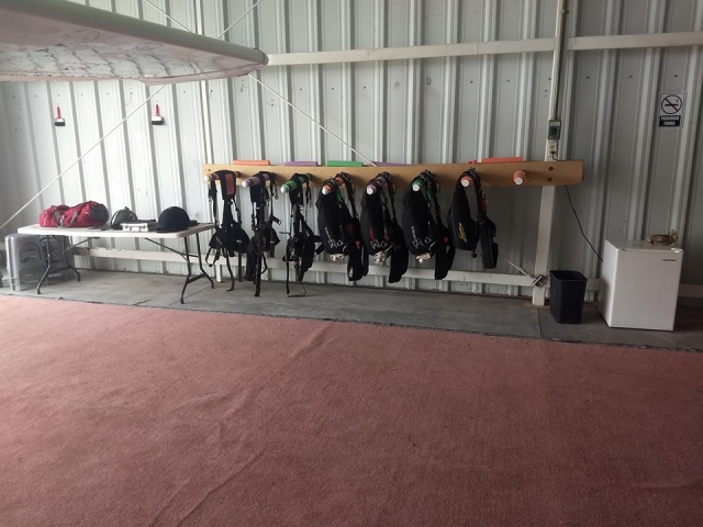 Equipo para salto de paracaídas