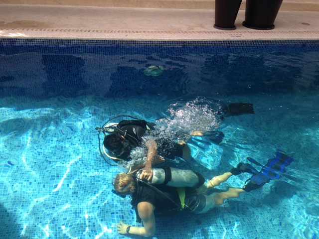 Instructoternera de buceo en Riviera Nayarita