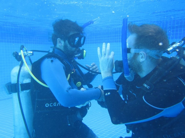 Aprendiendo buceo en Riviera Nayarita