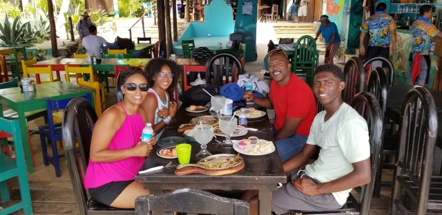 Disfrutando comida mexicana en cozumel