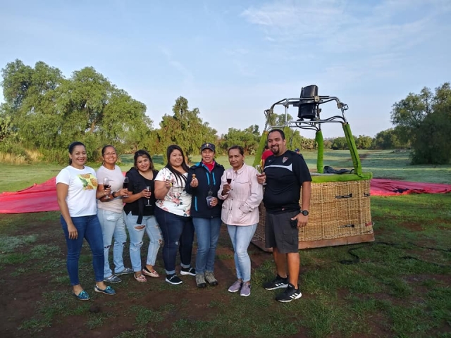 Brindando en Teotihuacán