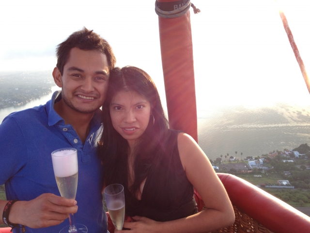 Pareja volando en Tequesquitengo