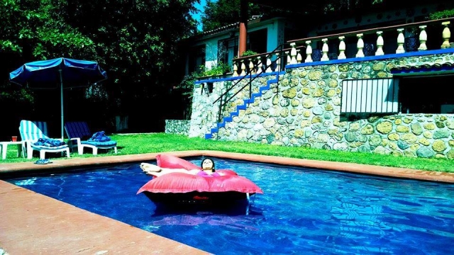 Disfrutando la piscina