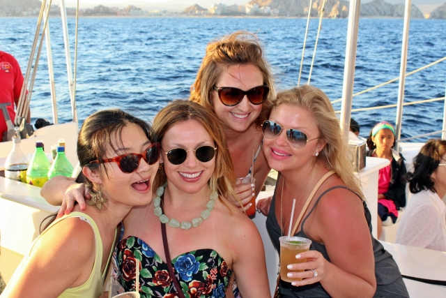 girls-sunset-pez-gato