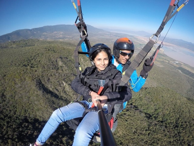 Volando en parapente tándem